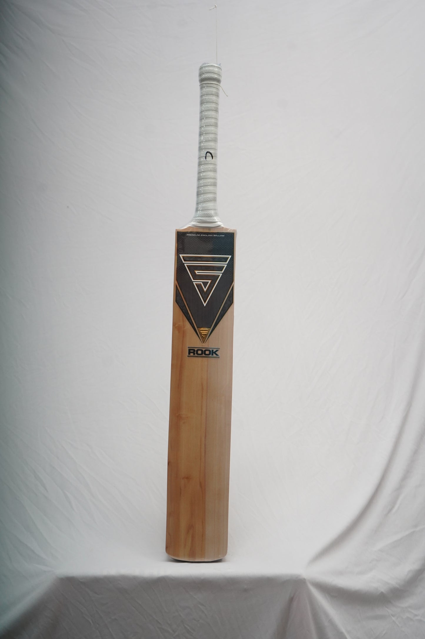 Versant Rook English Willow Cricket Bat